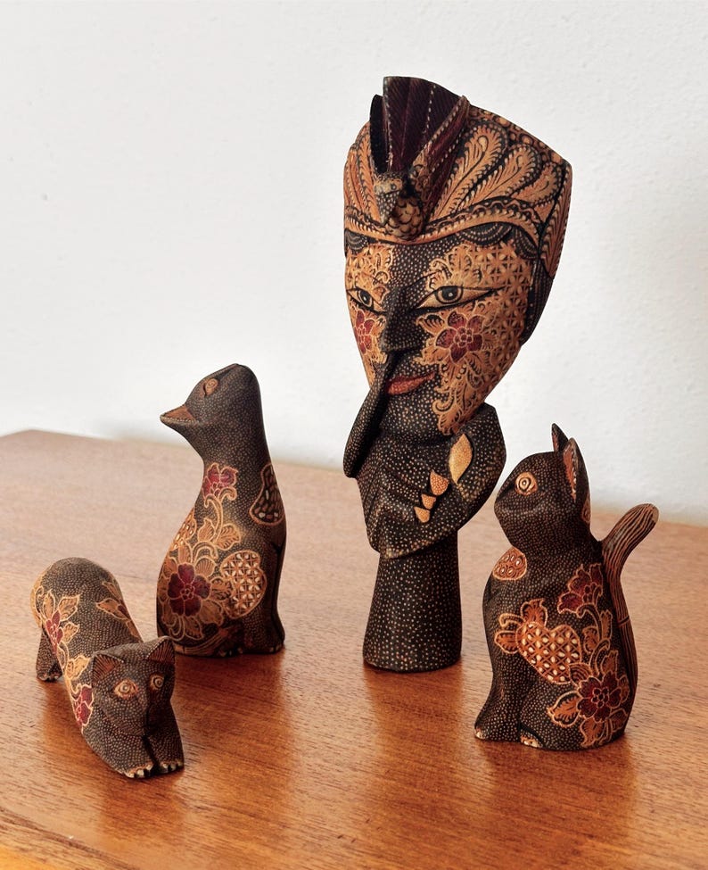 Décor d'ornement en bois sculpté à la main, fabriqué à Bali, Indonésie, art populaire, vendu à l'unité.