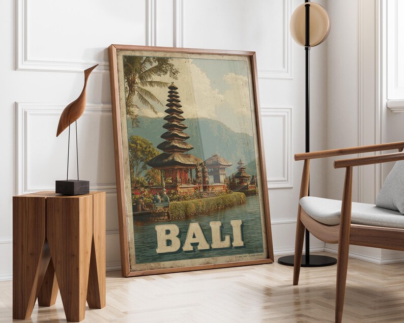 Affiche de voyage vintage Bali | Art mural rétro ville de Bali | Cadeau de voyage tropical Indonésie | Impression paysage pagode | Décoration d'intérieur île côtière
