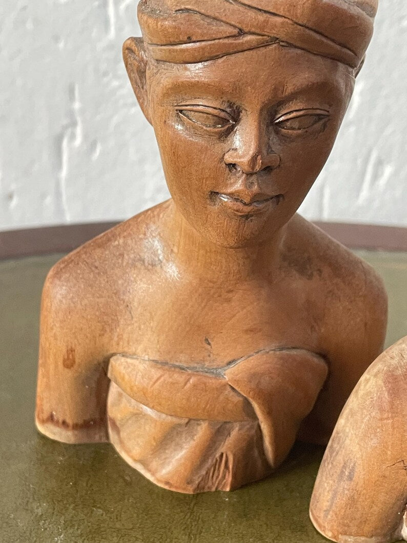 Set of 2 pair of teak wood busts, man and woman. Wood carving, Bali, Indonesia. Very detailed, in good condition. Circa 1960.